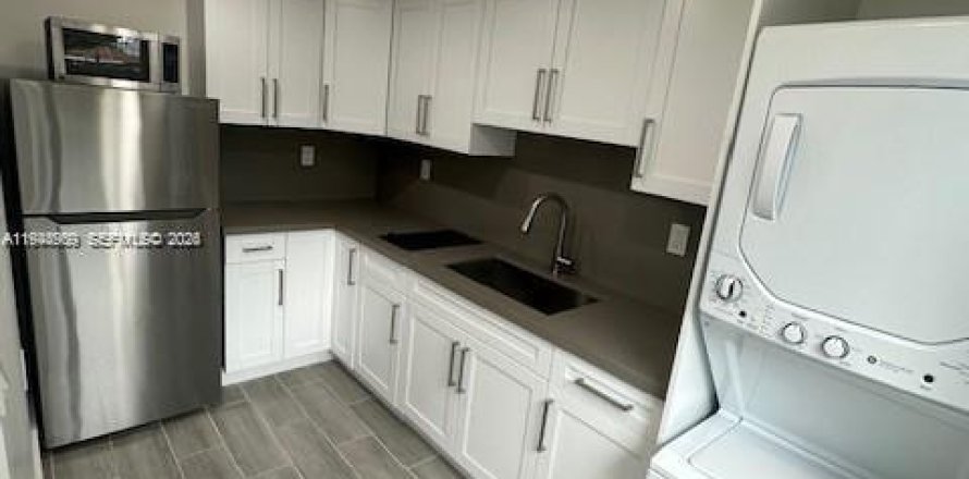 Дом в Майами, Флорида 1 спальня, 51.1м2 № 2004707