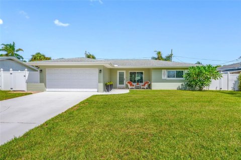 House in Seminole, Florida 2 bedrooms, 99.41 sq.m. № 2364868