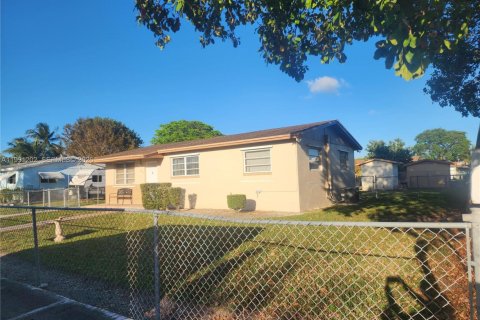 Дом в Майами, Флорида 3 спальни, 102.47м2 № 2052289