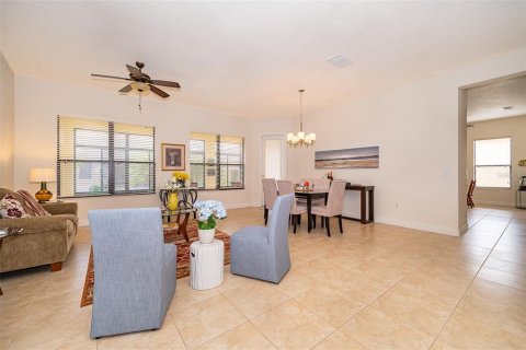House in Poinciana, Florida 2 bedrooms, 176.42 sq.m. № 1791396 - photo 10