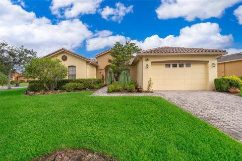 House in Poinciana, Florida 2 bedrooms, 176.42 sq.m. № 1791396 - photo 2