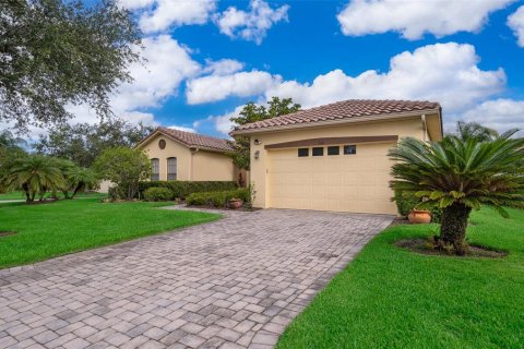 House in Poinciana, Florida 2 bedrooms, 176.42 sq.m. № 1791396 - photo 1