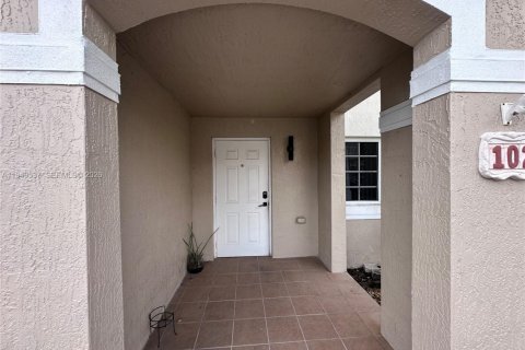 Townhouse in Homestead, Florida 4 bedrooms, 172.89 sq.m. № 2023556 - photo 2