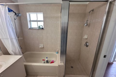 Townhouse in Homestead, Florida 4 bedrooms, 172.89 sq.m. № 2023556 - photo 11