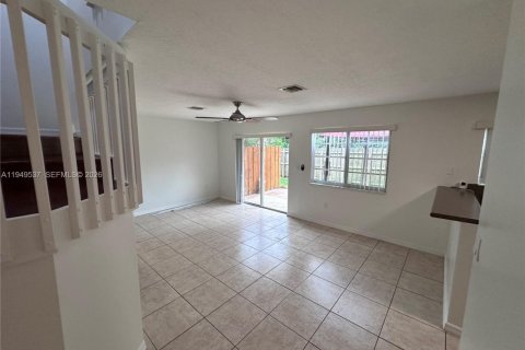 Townhouse in Homestead, Florida 4 bedrooms, 172.89 sq.m. № 2023556 - photo 7