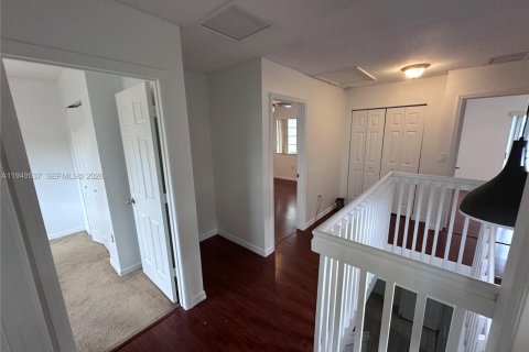 Townhouse in Homestead, Florida 4 bedrooms, 172.89 sq.m. № 2023556 - photo 13