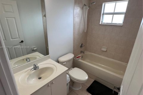 Townhouse in Homestead, Florida 4 bedrooms, 172.89 sq.m. № 2023556 - photo 12