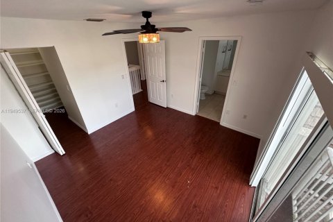 Townhouse in Homestead, Florida 4 bedrooms, 172.89 sq.m. № 2023556 - photo 9