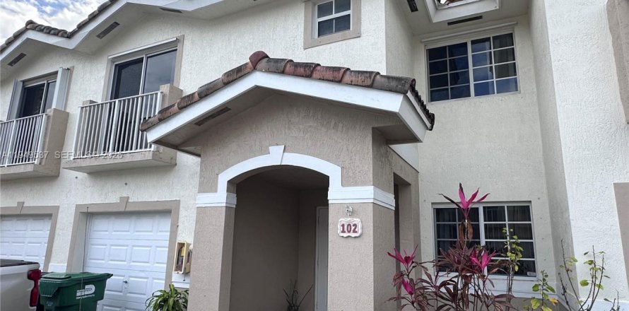 Townhouse in Homestead, Florida 4 bedrooms, 172.89 sq.m. № 2023556