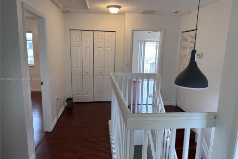 Townhouse in Homestead, Florida 4 bedrooms, 172.89 sq.m. № 2023556 - photo 14