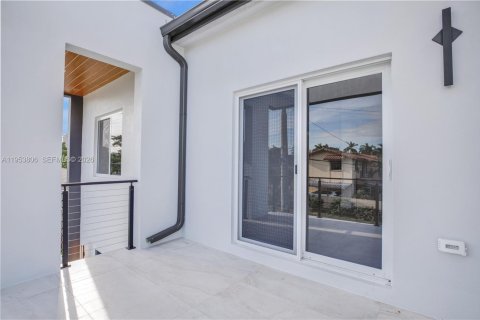 Купить таунхаус в Майами, Флорида 3 спальни, 172.05м2, № 2008200 - фото 20