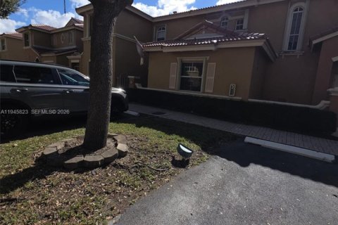 Townhouse in Miami Lakes, Florida 3 bedrooms, 125.51 sq.m. № 2002341 - photo 18