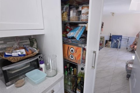 Townhouse in Miami Lakes, Florida 3 bedrooms, 125.51 sq.m. № 2002341 - photo 22