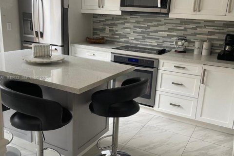 Townhouse in Miami Lakes, Florida 3 bedrooms, 125.51 sq.m. № 2002341 - photo 20