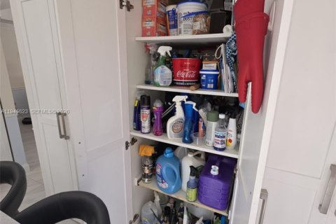 Townhouse in Miami Lakes, Florida 3 bedrooms, 125.51 sq.m. № 2002341 - photo 20