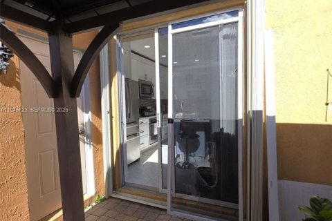 Townhouse in Miami Lakes, Florida 3 bedrooms, 125.51 sq.m. № 2002341 - photo 7