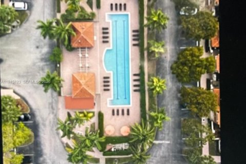 Townhouse in Miami Lakes, Florida 3 bedrooms, 125.51 sq.m. № 2002341 - photo 24