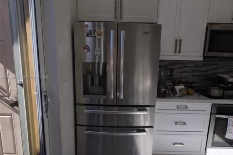 Townhouse in Miami Lakes, Florida 3 bedrooms, 125.51 sq.m. № 2002341 - photo 14