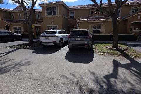 Townhouse in Miami Lakes, Florida 3 bedrooms, 125.51 sq.m. № 2002341 - photo 4
