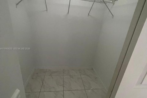 Townhouse in Miami Lakes, Florida 3 bedrooms, 125.51 sq.m. № 2002341 - photo 23