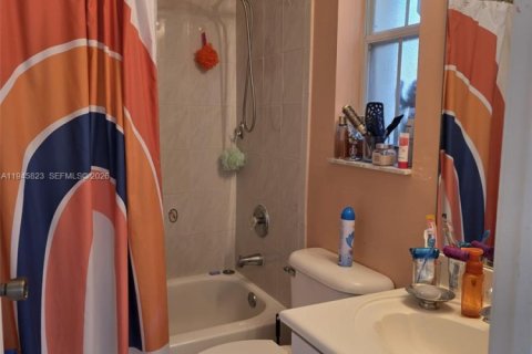 Townhouse in Miami Lakes, Florida 3 bedrooms, 125.51 sq.m. № 2002341 - photo 26