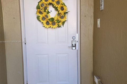 Townhouse in Miami Lakes, Florida 3 bedrooms, 125.51 sq.m. № 2002341 - photo 5