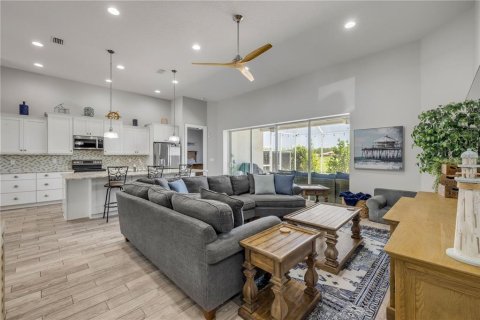House in New Smyrna Beach, Florida 4 bedrooms, 202.06 sq.m. № 1851183 - photo 25