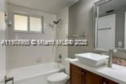 Appartement à louer à Miami, Floride: 1 chambre, 66.15 m2 № 1972384 - photo 7