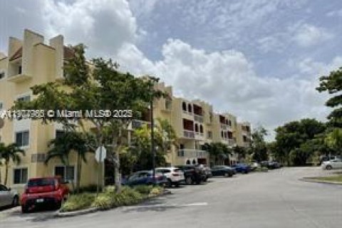 Appartement à louer à Miami, Floride: 1 chambre, 66.15 m2 № 1972384 - photo 2