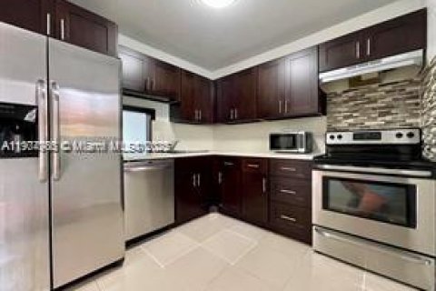 Appartement à louer à Miami, Floride: 1 chambre, 66.15 m2 № 1972384 - photo 3
