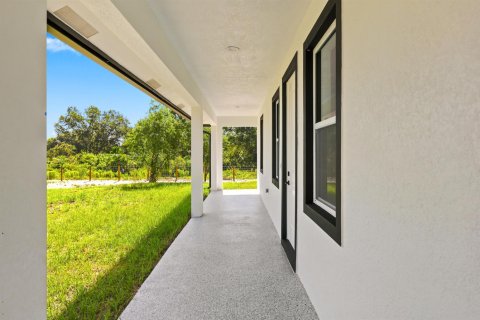 House in Okeechobee, Florida 3 bedrooms, 130.06 sq.m. № 2192521 - photo 7