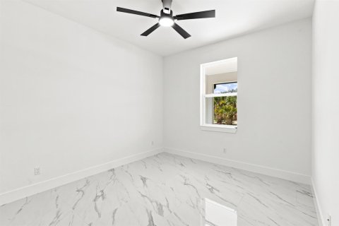 House in Okeechobee, Florida 3 bedrooms, 130.06 sq.m. № 2192521 - photo 22
