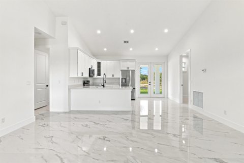 House in Okeechobee, Florida 3 bedrooms, 130.06 sq.m. № 2192521 - photo 14
