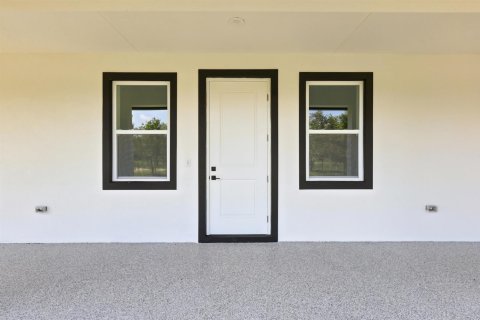 House in Okeechobee, Florida 3 bedrooms, 130.06 sq.m. № 2192521 - photo 5