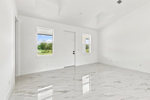 House in Okeechobee, Florida 3 bedrooms, 130.06 sq.m. № 2192521 - photo 9