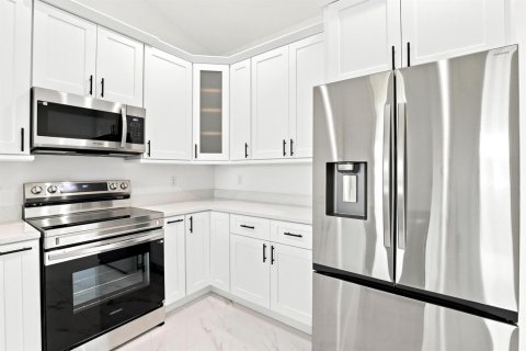 House in Okeechobee, Florida 3 bedrooms, 130.06 sq.m. № 2192521 - photo 16