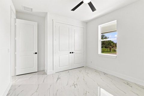House in Okeechobee, Florida 3 bedrooms, 130.06 sq.m. № 2192521 - photo 20