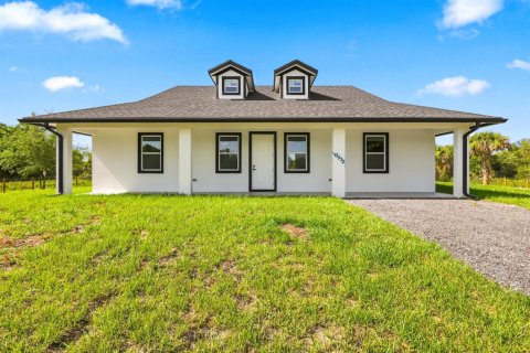 House in Okeechobee, Florida 3 bedrooms, 130.06 sq.m. № 2192521