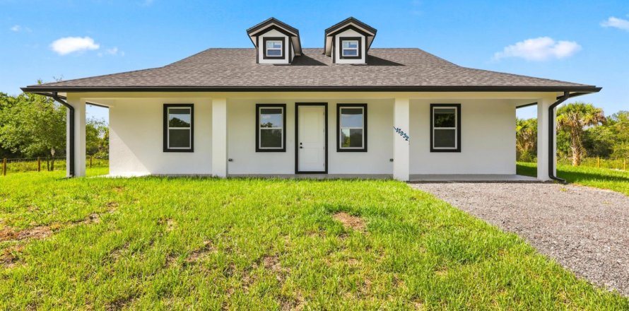 House in Okeechobee, Florida 3 bedrooms, 130.06 sq.m. № 2192521