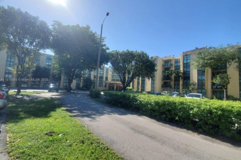 Copropriété à louer à Miami, Floride: 2 chambres, 83.43 m2 № 1921152 - photo 17