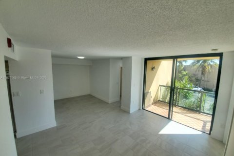Copropriété à louer à Miami, Floride: 2 chambres, 83.43 m2 № 1921152 - photo 1