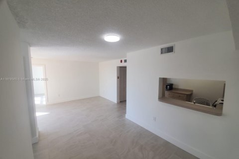 Copropriété à louer à Miami, Floride: 2 chambres, 83.43 m2 № 1921152 - photo 14