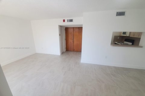 Copropriété à louer à Miami, Floride: 2 chambres, 83.43 m2 № 1921152 - photo 12