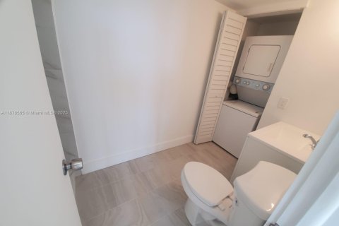 Condominio en alquiler en Miami, Florida, 2 dormitorios, 83.43 m2 № 1921152 - foto 6