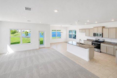 House in Saint Cloud, Florida 4 bedrooms, 204.57 sq.m. № 2150255 - photo 3