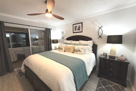 Condo in Belleair Bluffs, Florida, 1 bedroom № 2119280 - photo 9