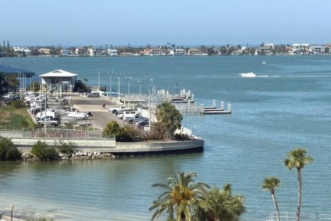 Condo in Belleair Bluffs, Florida, 1 bedroom № 2119280 - photo 6