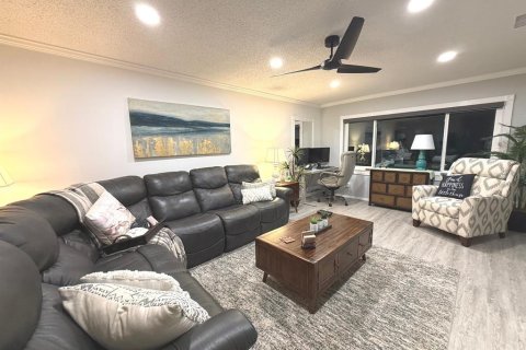 Condo in Belleair Bluffs, Florida, 1 bedroom № 2119280 - photo 5