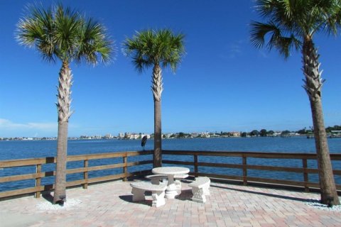 Condo in Belleair Bluffs, Florida, 1 bedroom № 2119280 - photo 18