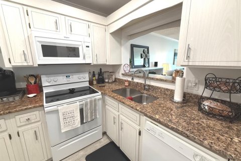 Condo in Belleair Bluffs, Florida, 1 bedroom № 2119280 - photo 23